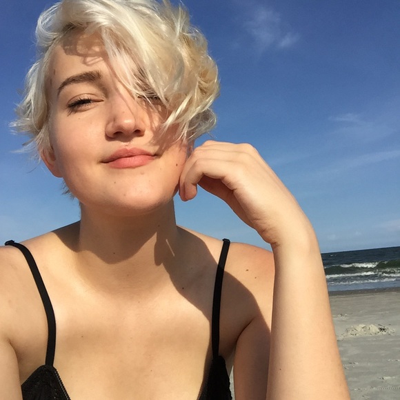 Meet your Posher, Jess - Picture 2 of 2